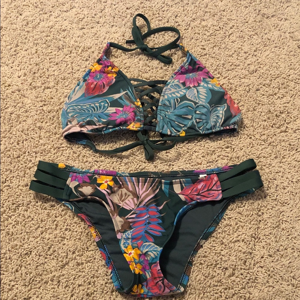 Shade &. Shore Floral Lace-Up Halter Bikini Set - Green and Teal. Size small